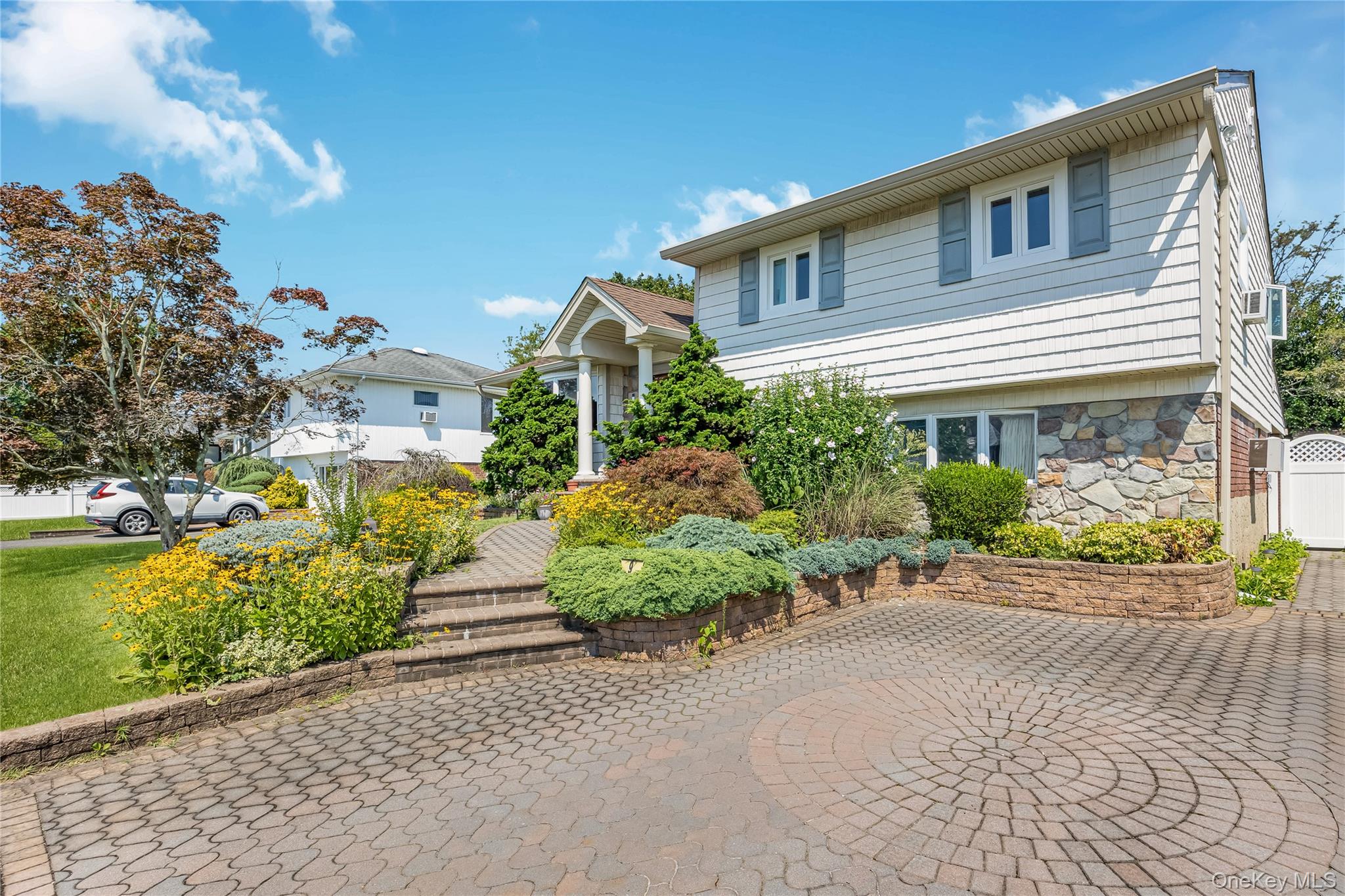 9 Cheryl Lane N, Farmingdale, NY 11735