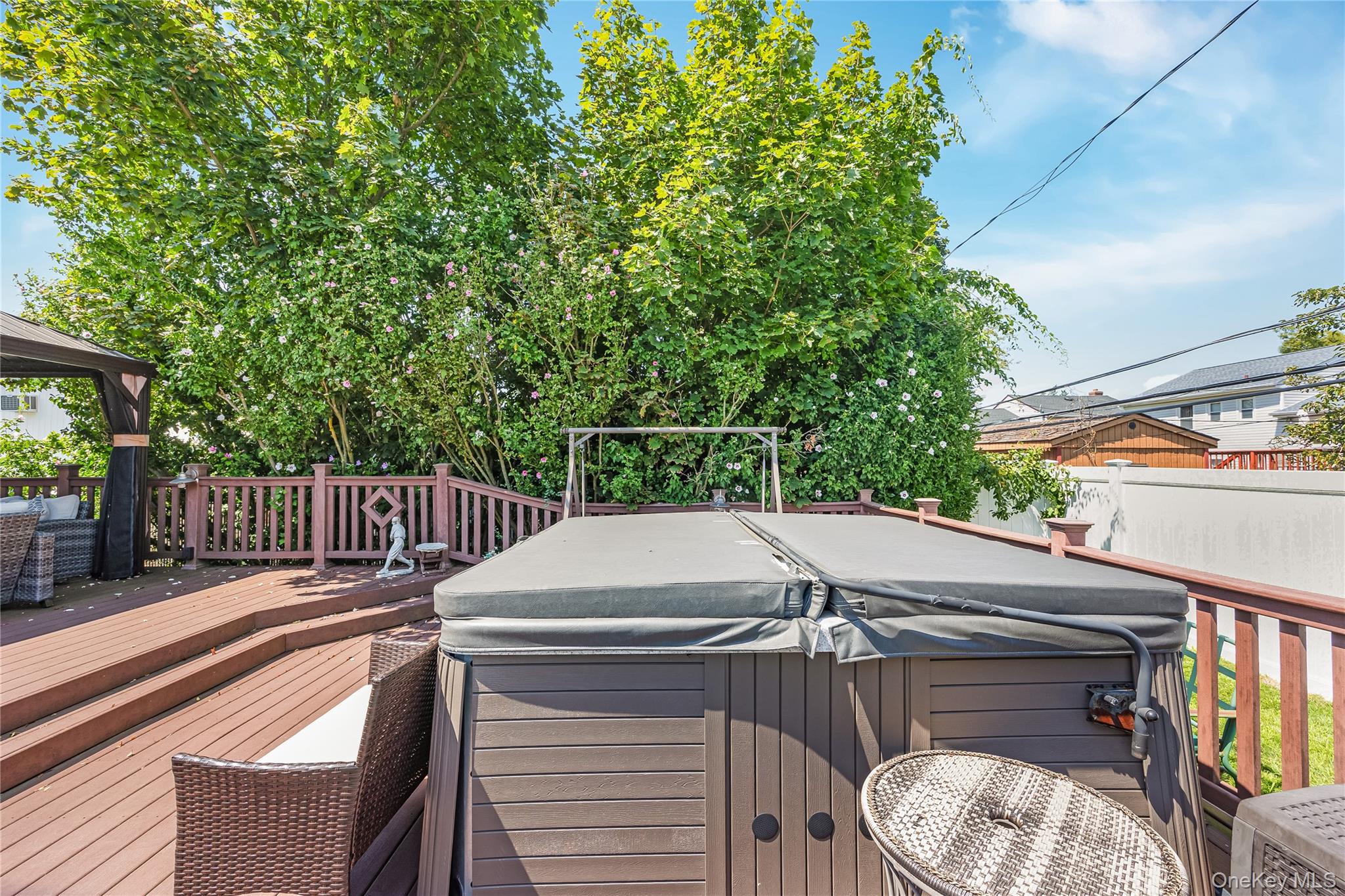 9 Cheryl Lane N, Farmingdale, NY 11735