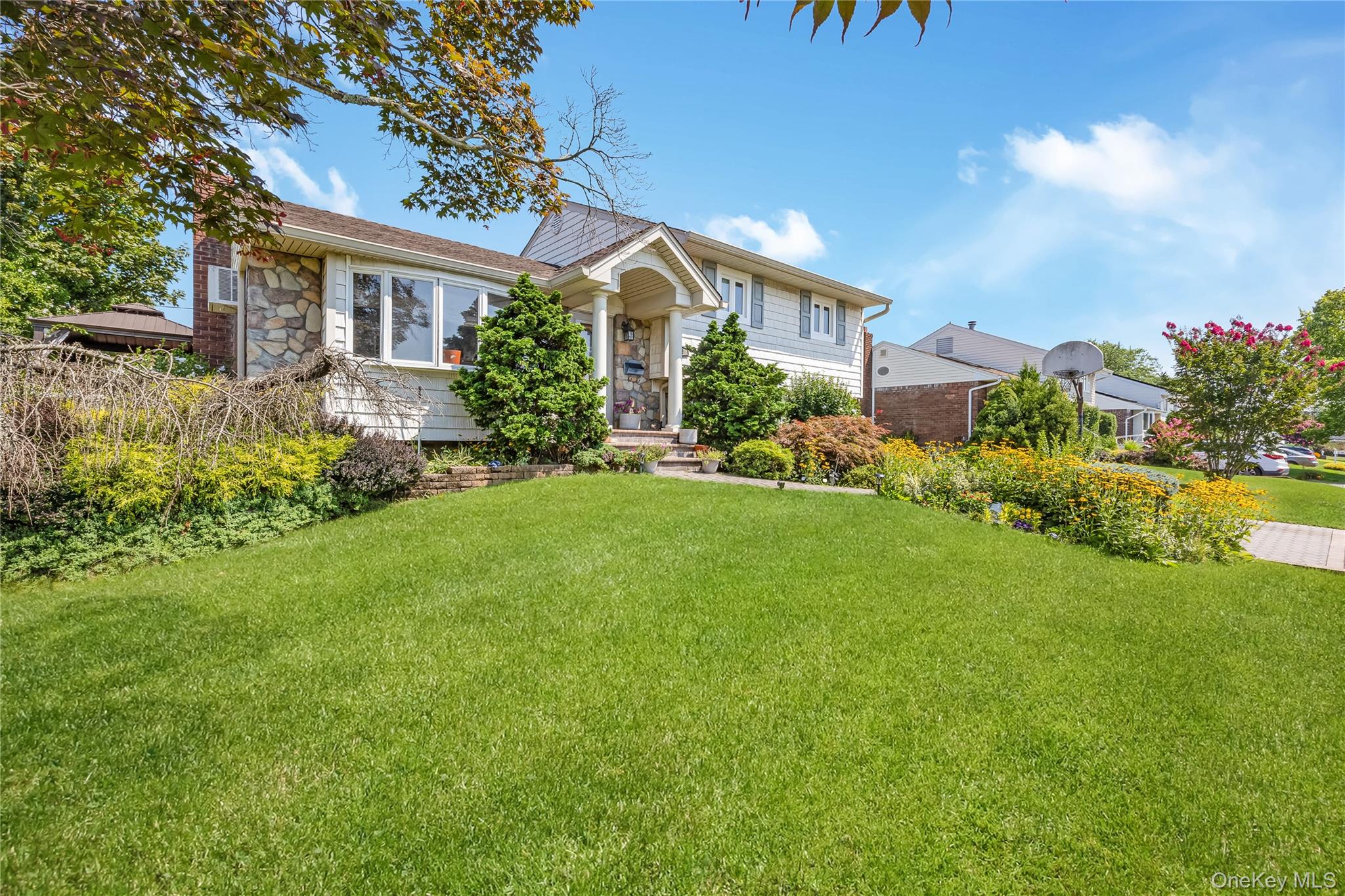 9 Cheryl Lane N, Farmingdale, NY 11735