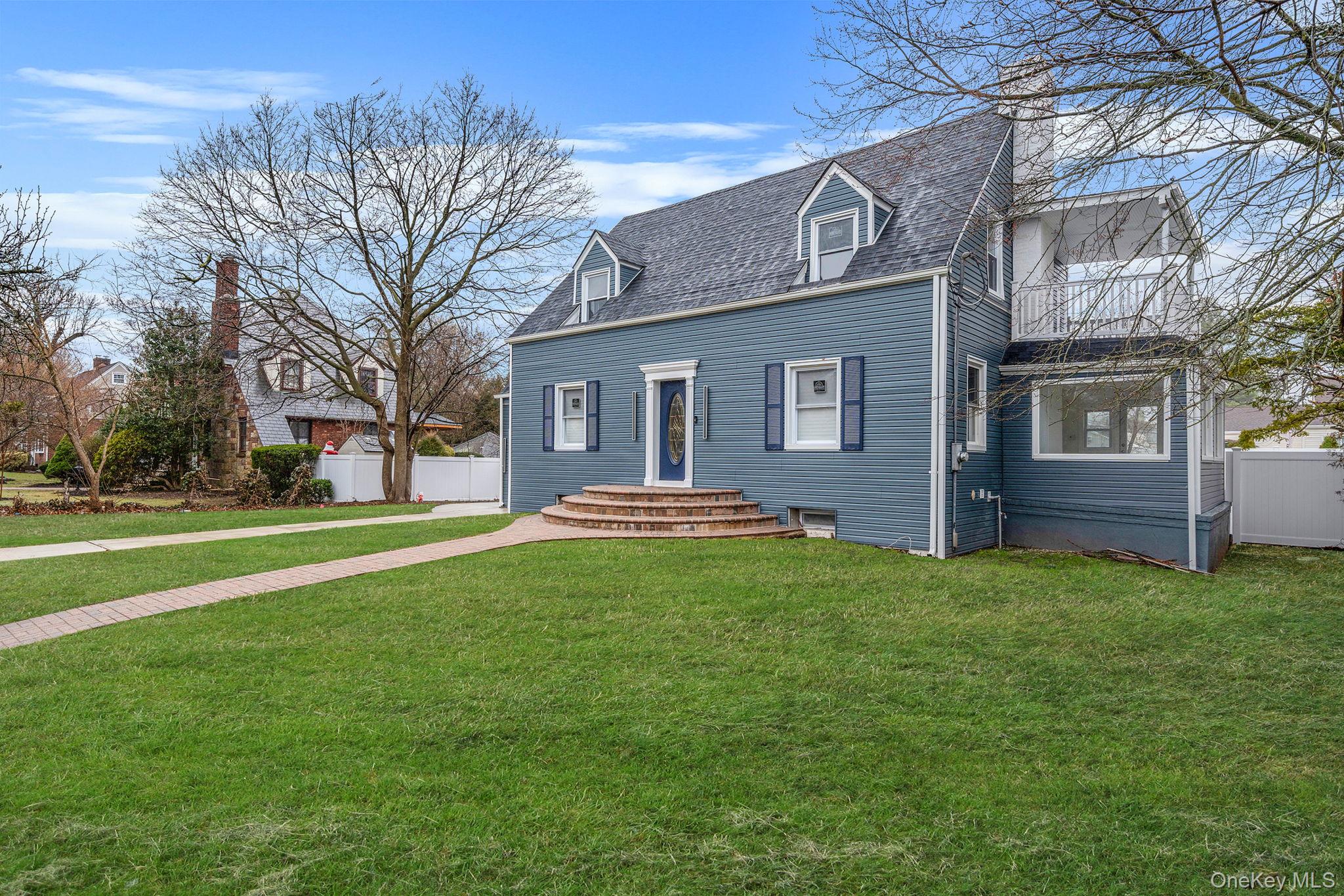 255 Moore Avenue, Freeport, NY 11520