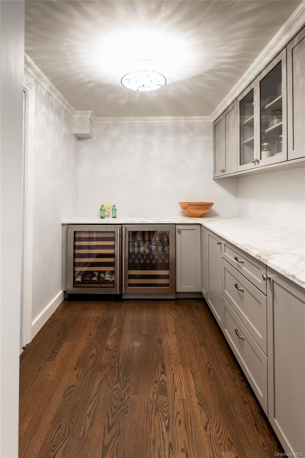 20 Mill Spring Road, Manhasset, NY 11030