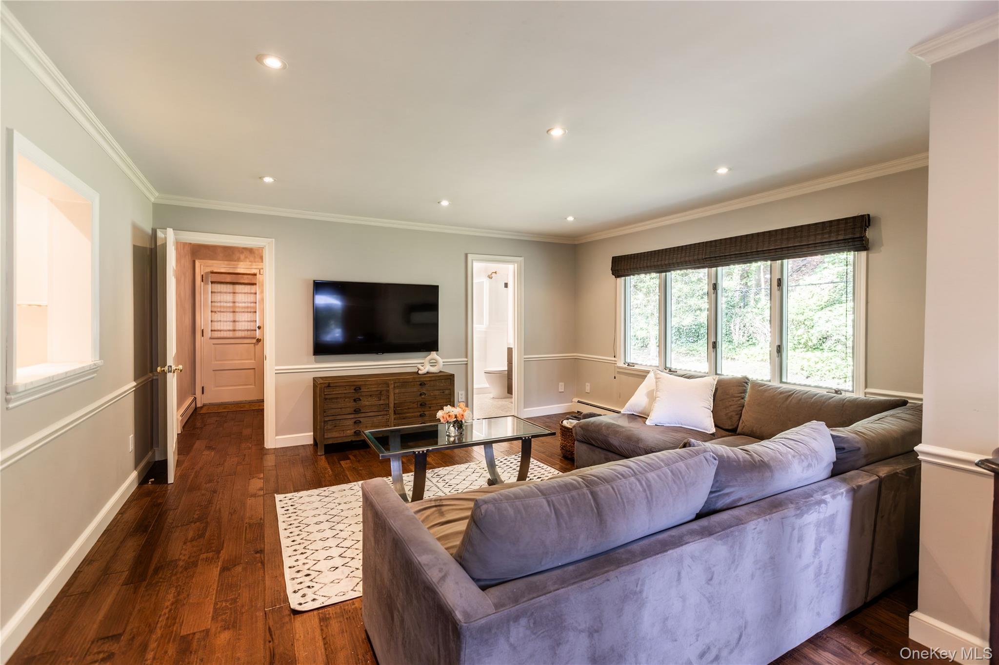 20 Mill Spring Road, Manhasset, NY 11030