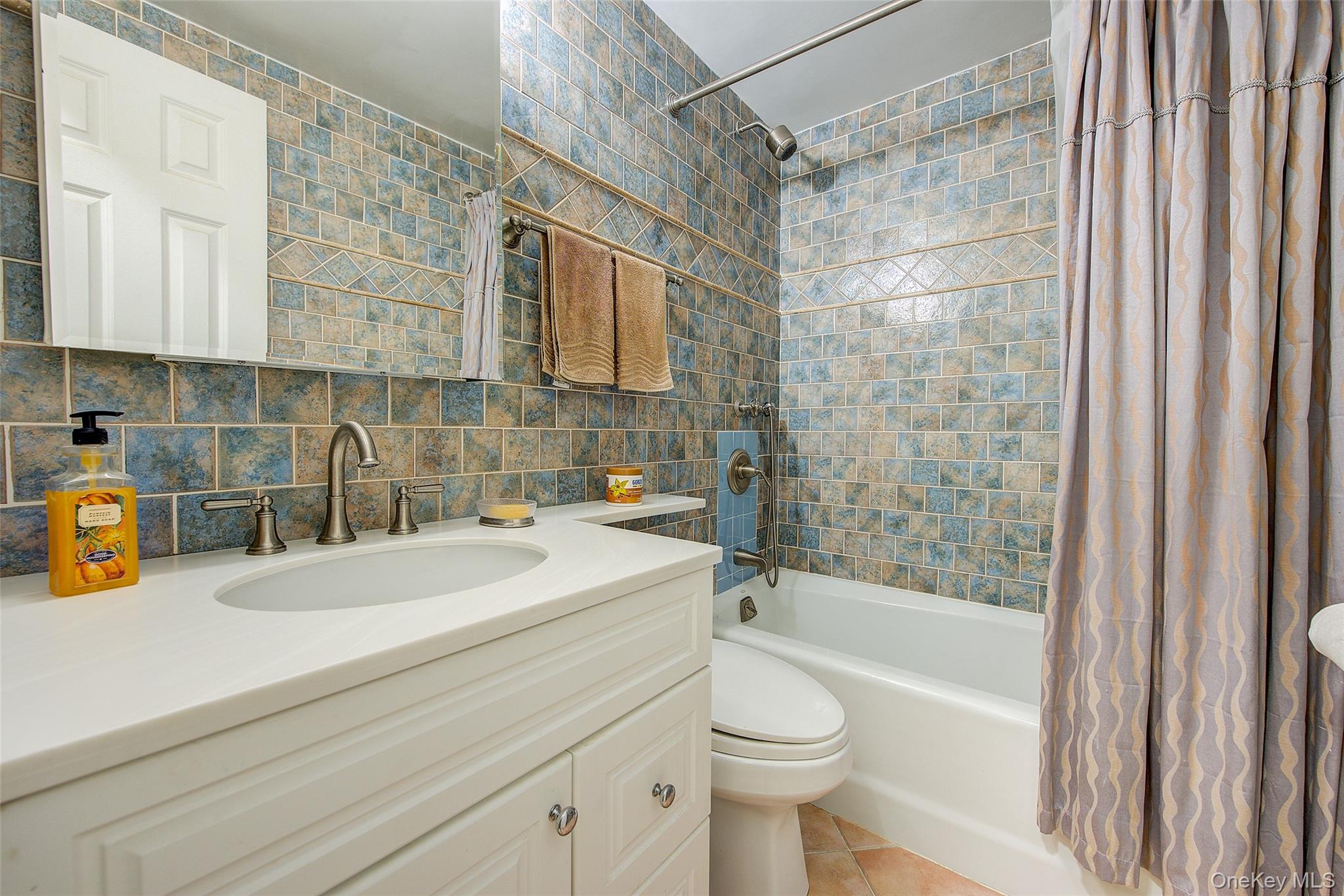 110-45 Queens Boulevard # 810, Forest Hills, NY 11375