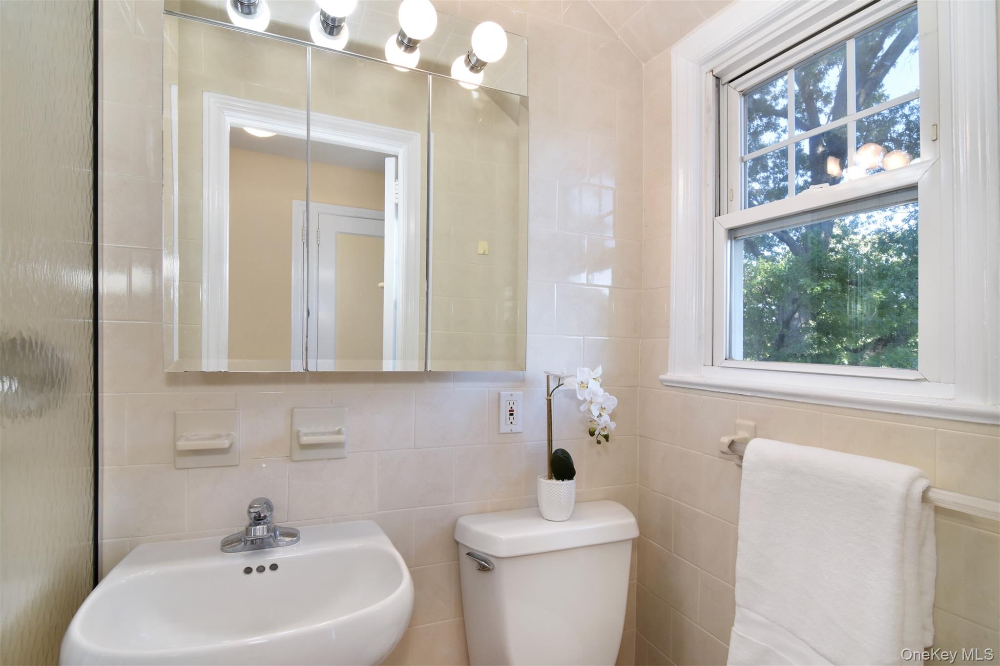 466 California Road, Bronxville, NY 10708