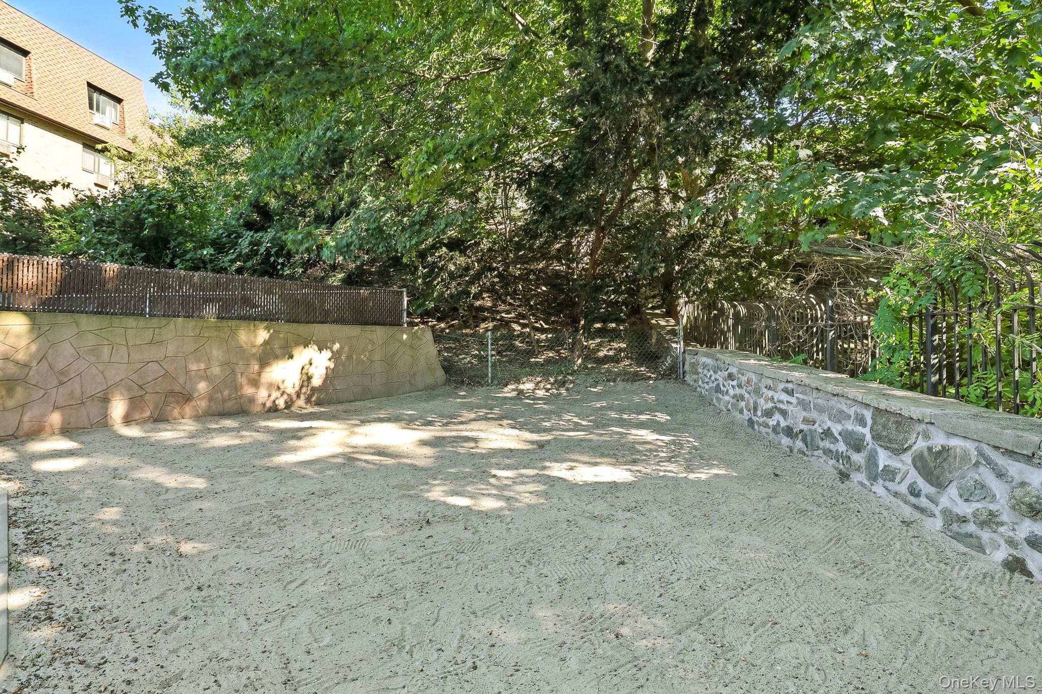 348 Central Park Avenue # C15, Scarsdale, NY 10583