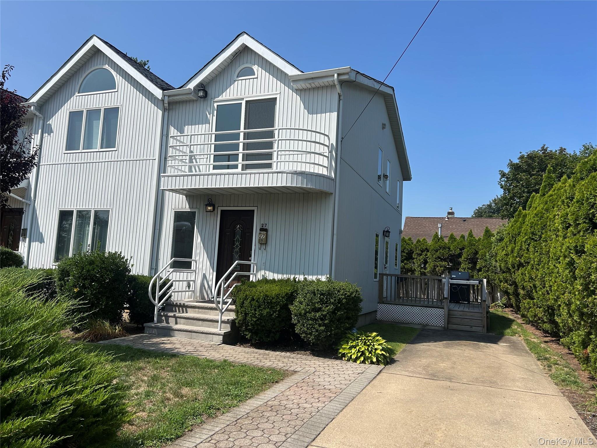 27 Kaywood Road # B, Port Washington, NY 11050