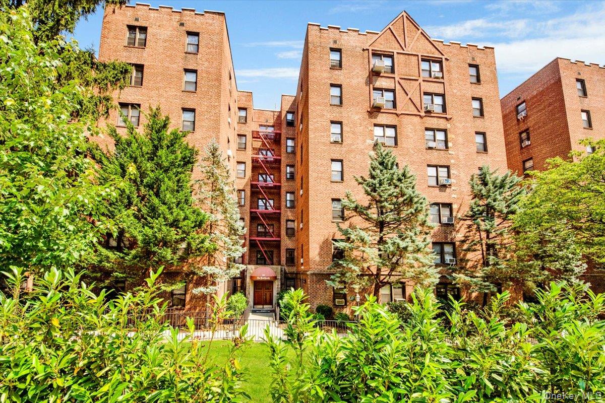 142 Garth Road # TE, Scarsdale, NY 10583