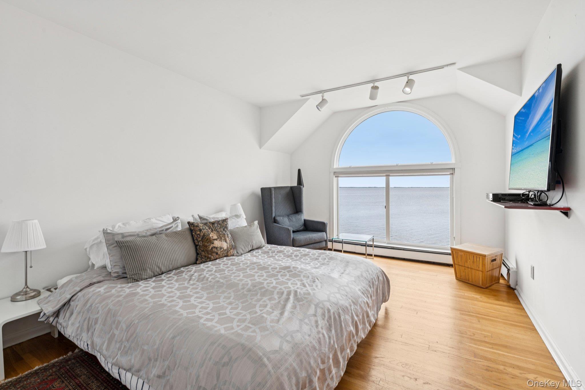 5 Bay Road, East Patchogue, NY 11772