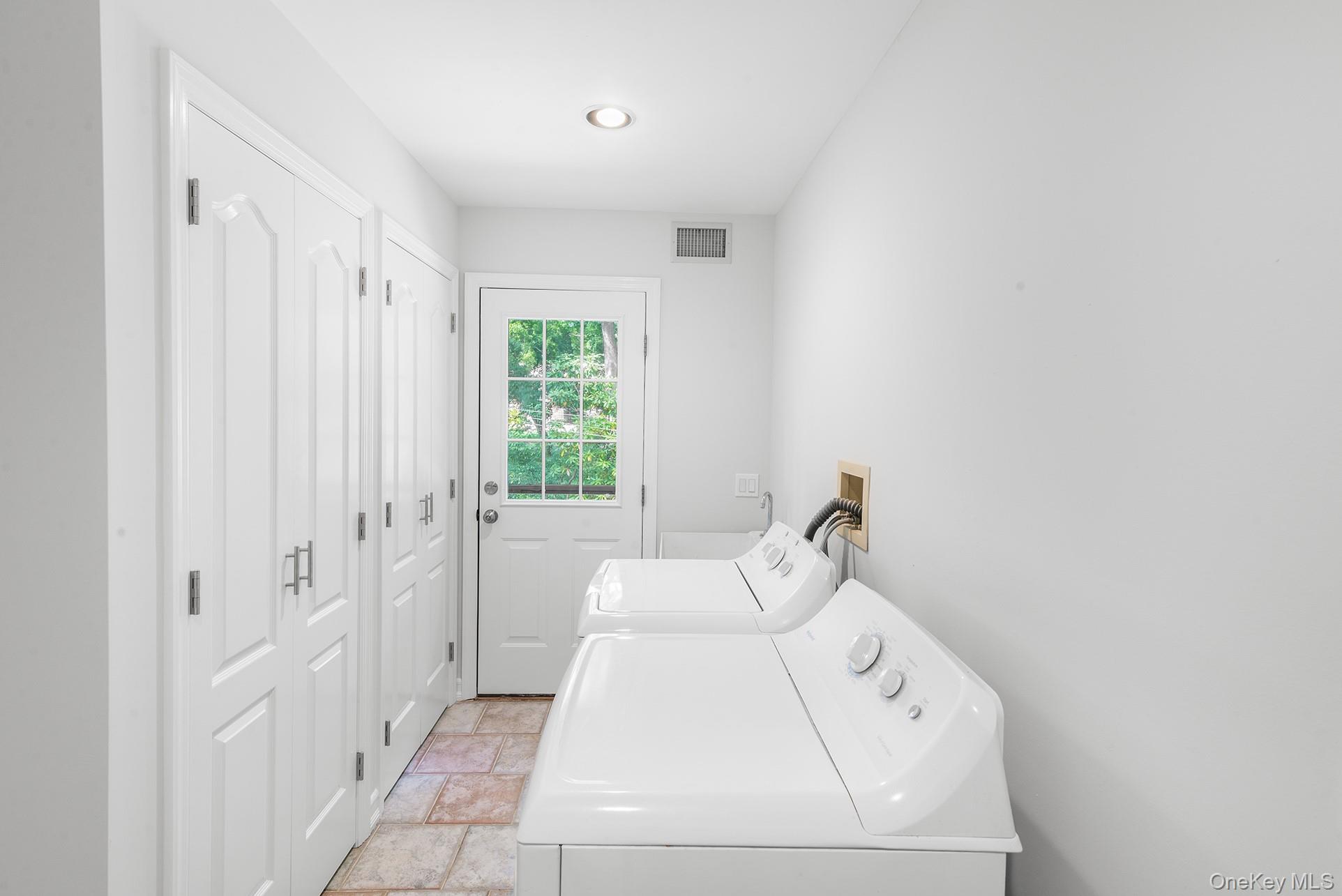 138A Montauk Highway, Westhampton, NY 11977