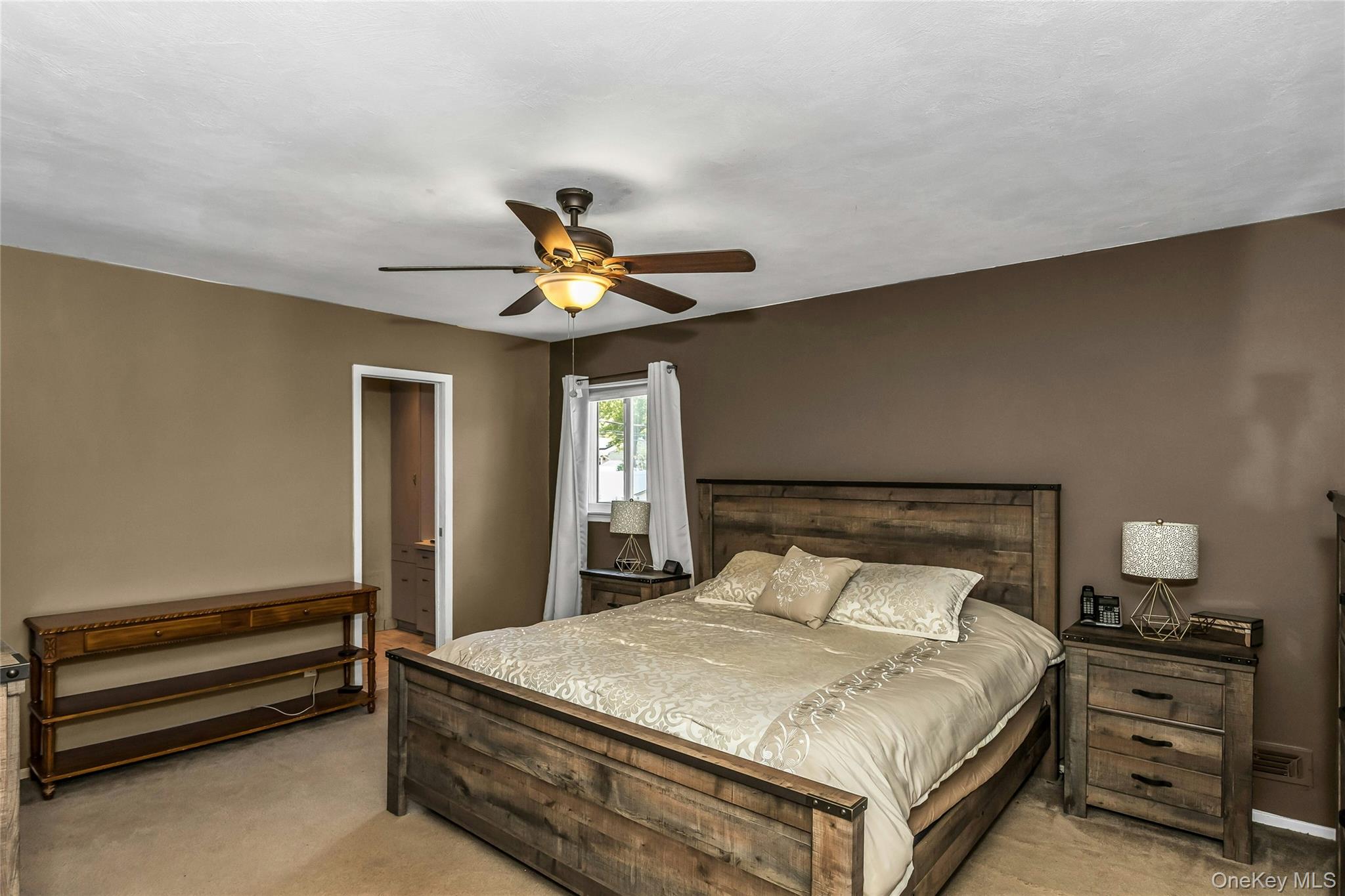 3 Harrow Lane, Old Bethpage, NY 11804