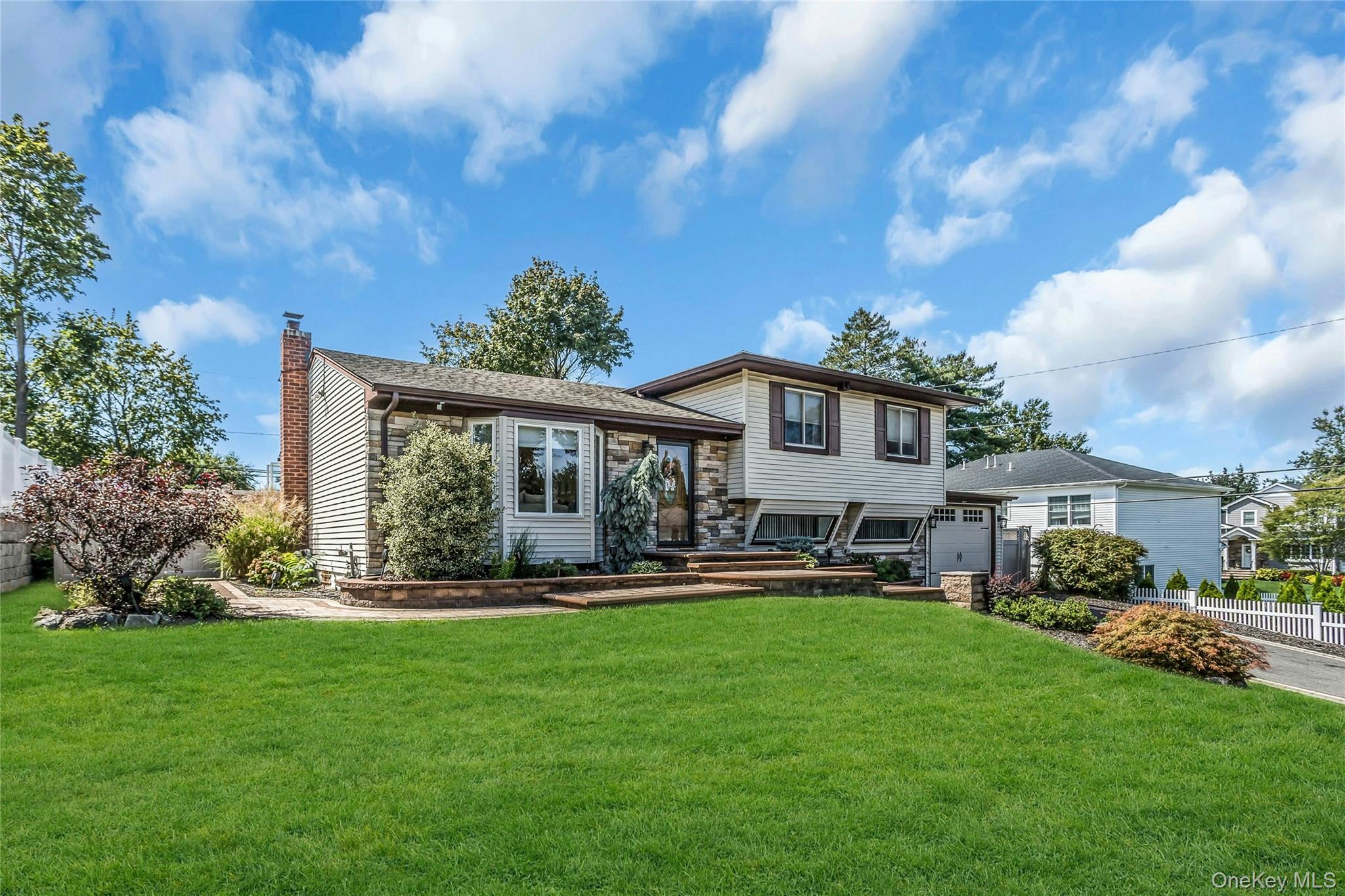 3 Harrow Lane, Old Bethpage, NY 11804