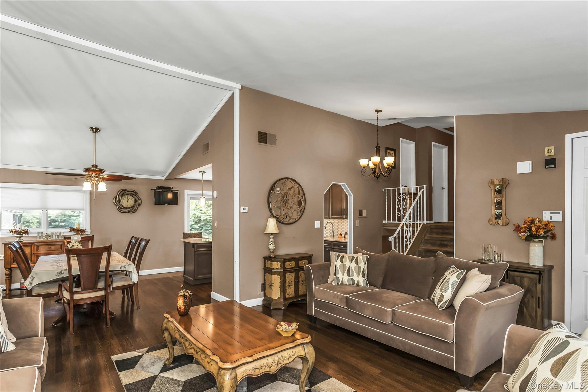 3 Harrow Lane, Old Bethpage, NY 11804