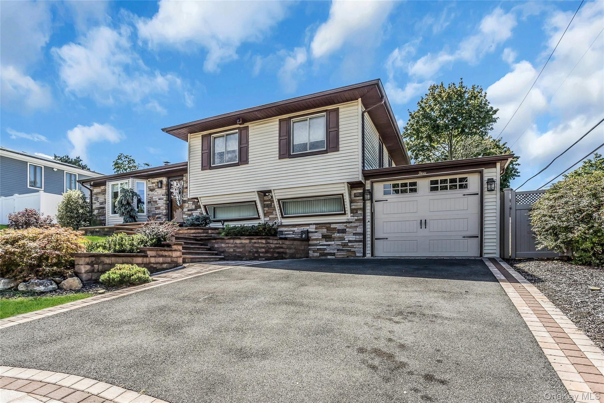 3 Harrow Lane, Old Bethpage, NY 11804