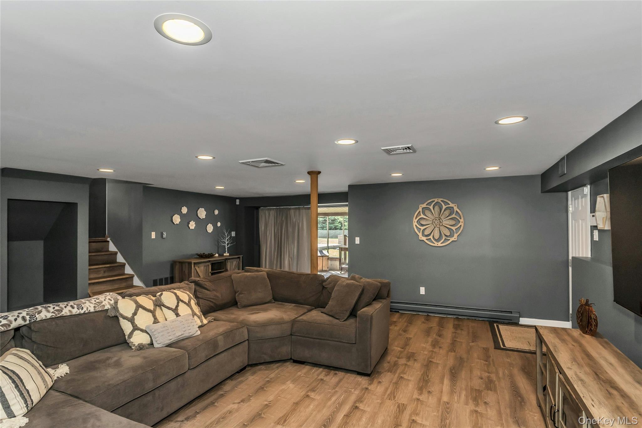 3 Harrow Lane, Old Bethpage, NY 11804