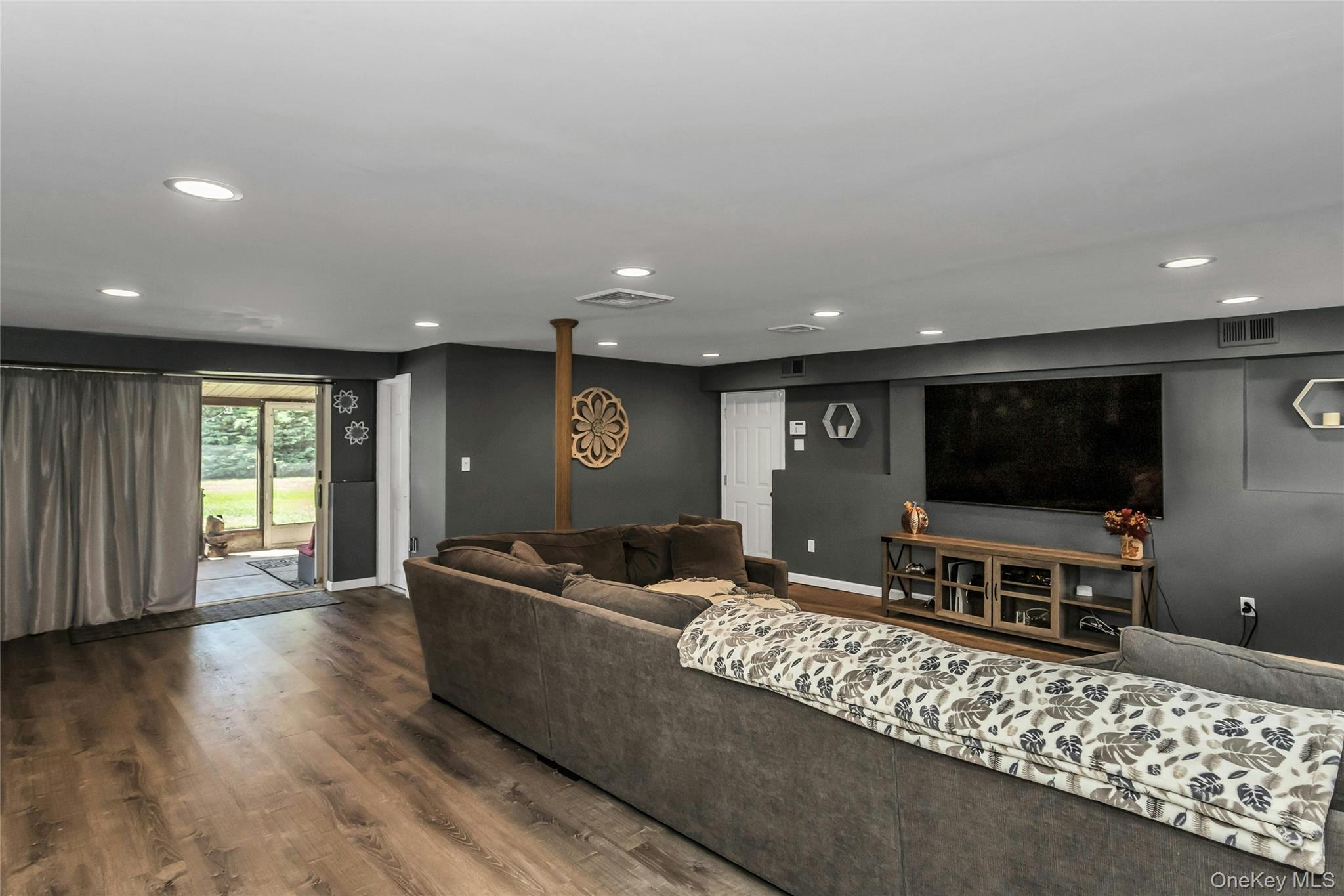 3 Harrow Lane, Old Bethpage, NY 11804