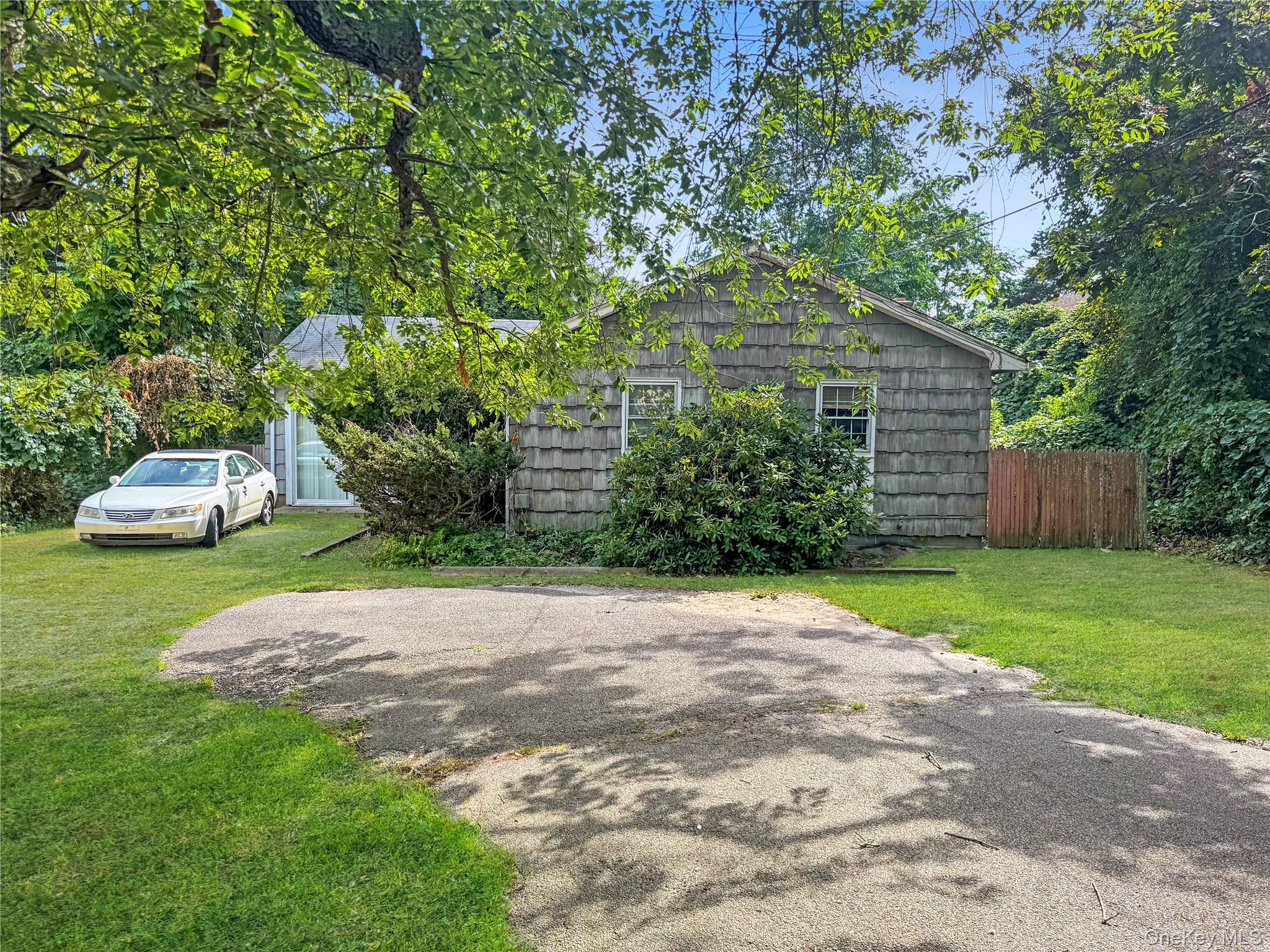 608 Montauk Highway, Southampton, NY 11968