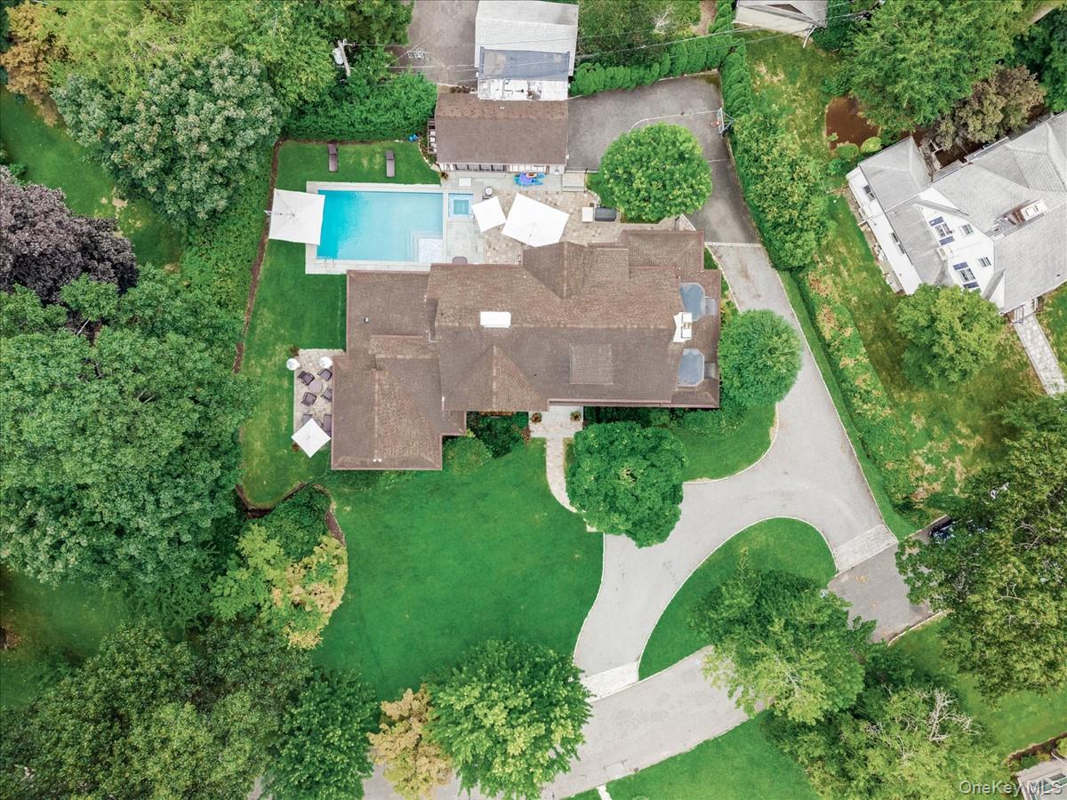 14 Magnolia Drive, Great Neck, NY 11021