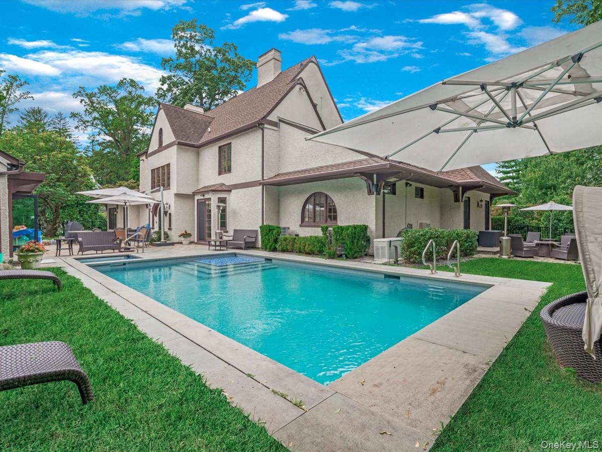 14 Magnolia Drive, Great Neck, NY 11021