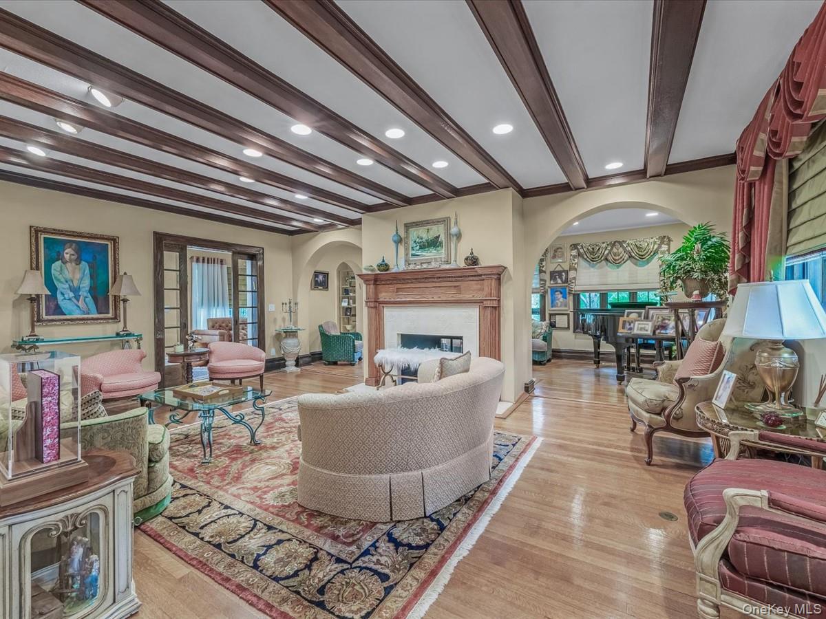 14 Magnolia Drive, Great Neck, NY 11021