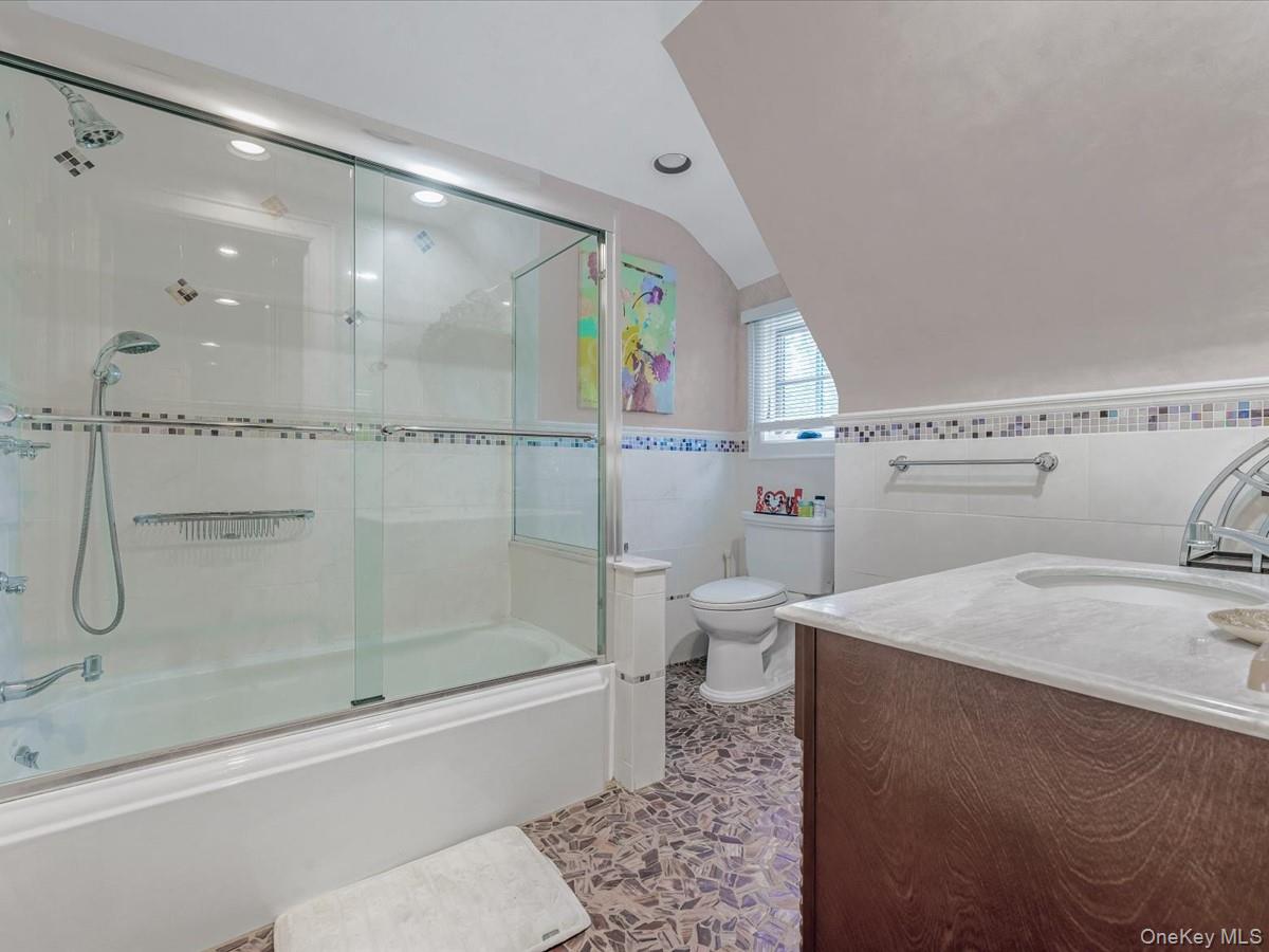 14 Magnolia Drive, Great Neck, NY 11021