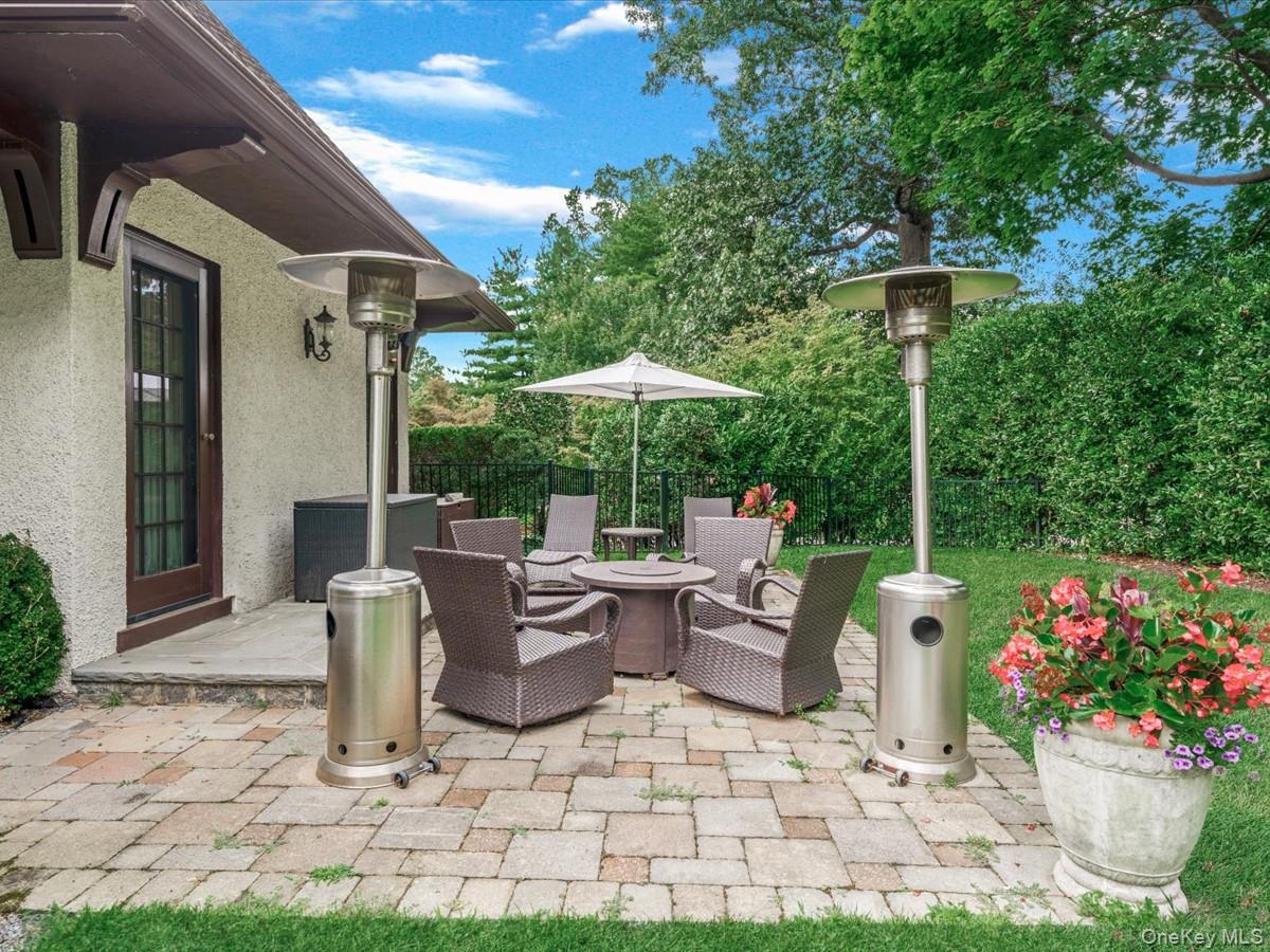 14 Magnolia Drive, Great Neck, NY 11021