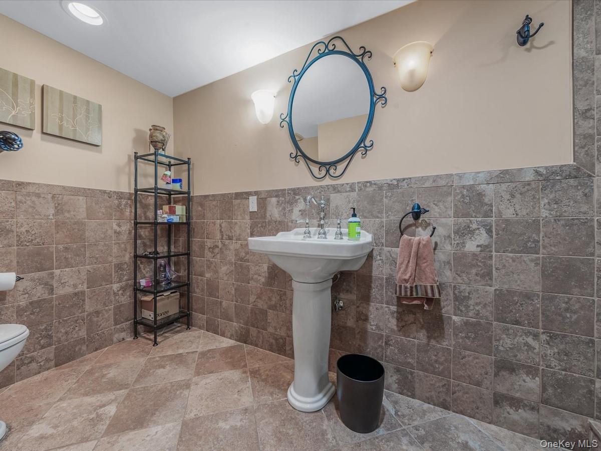 14 Magnolia Drive, Great Neck, NY 11021