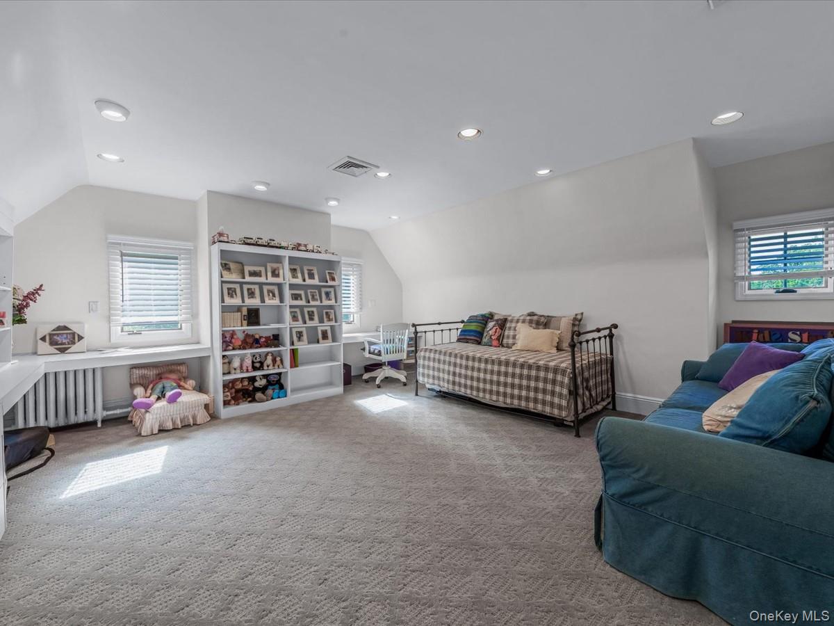 14 Magnolia Drive, Great Neck, NY 11021