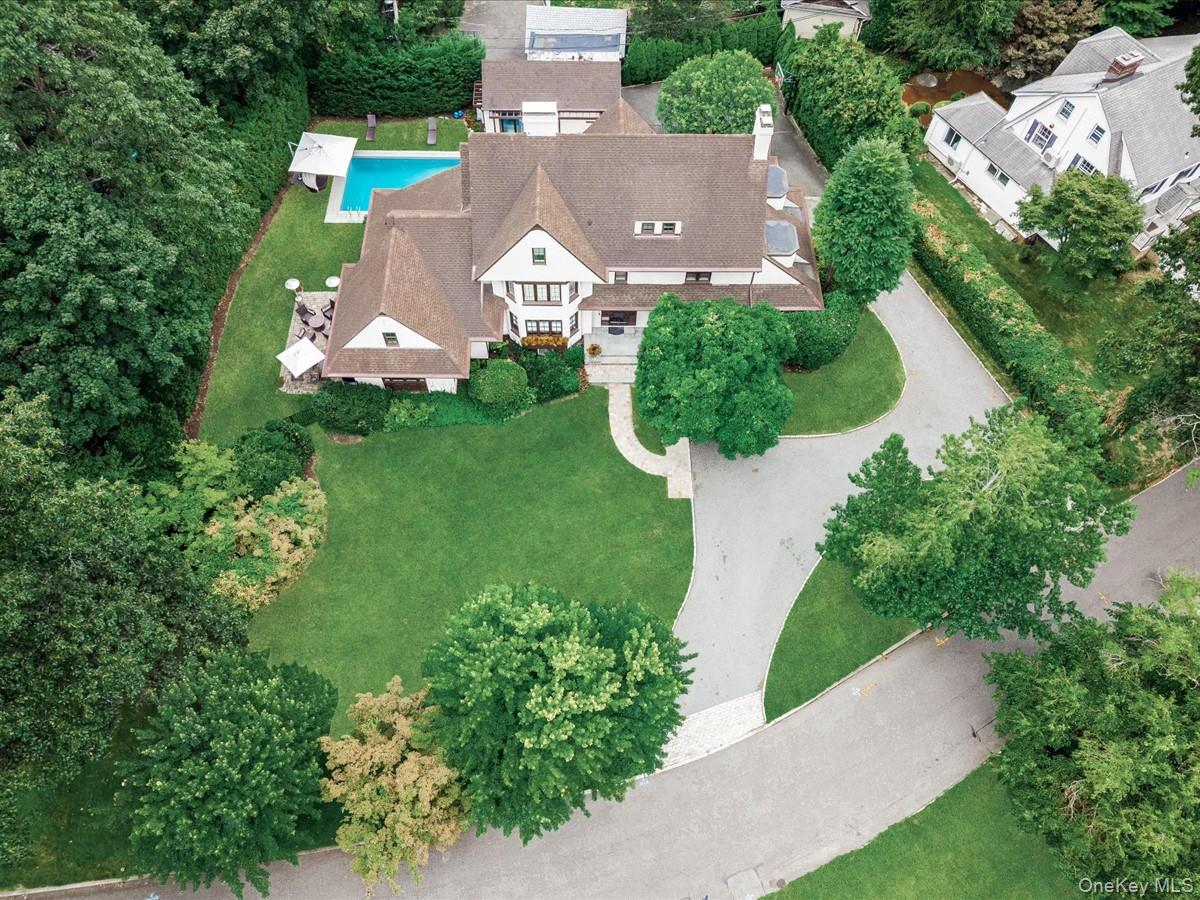 14 Magnolia Drive, Great Neck, NY 11021