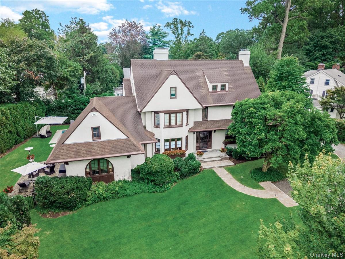 14 Magnolia Drive, Great Neck, NY 11021