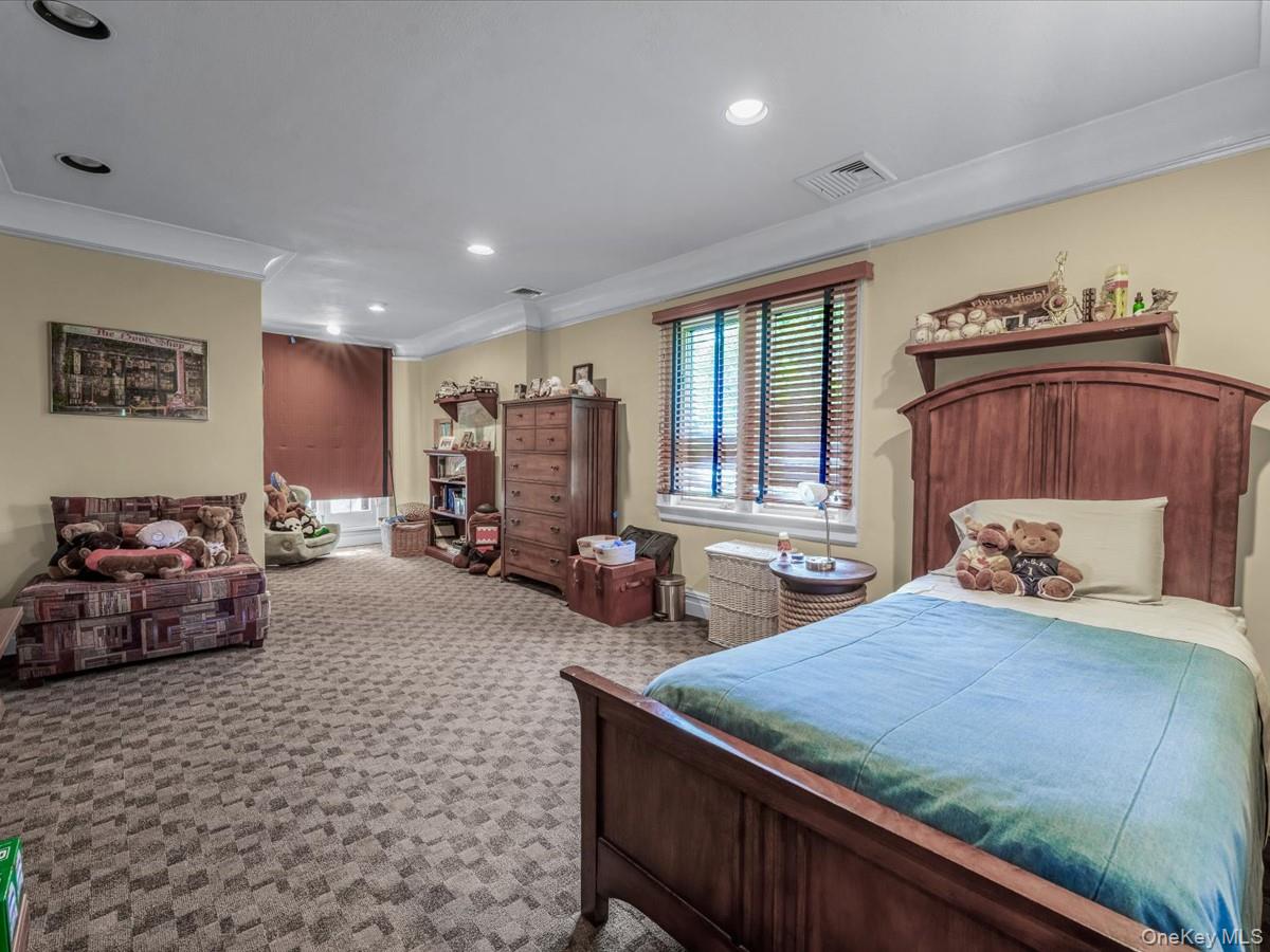 14 Magnolia Drive, Great Neck, NY 11021