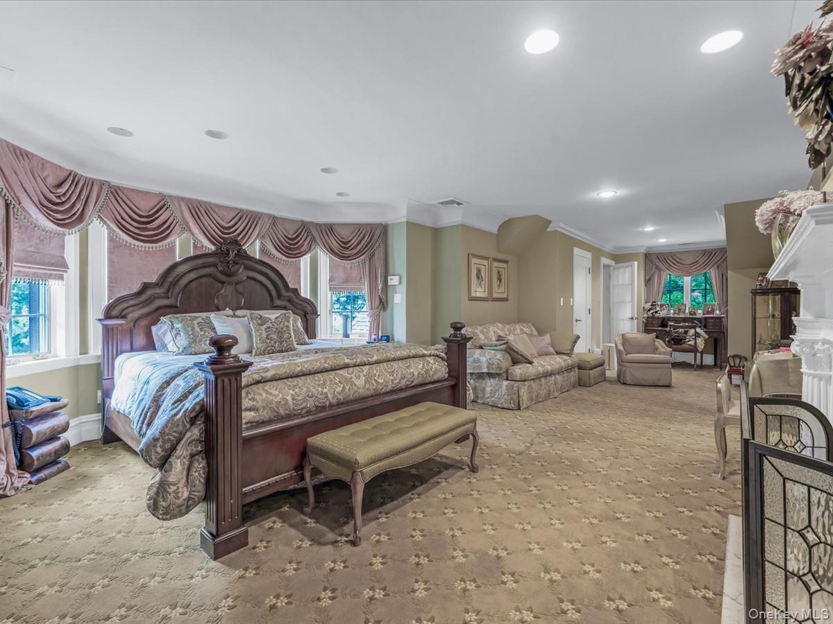 14 Magnolia Drive, Great Neck, NY 11021