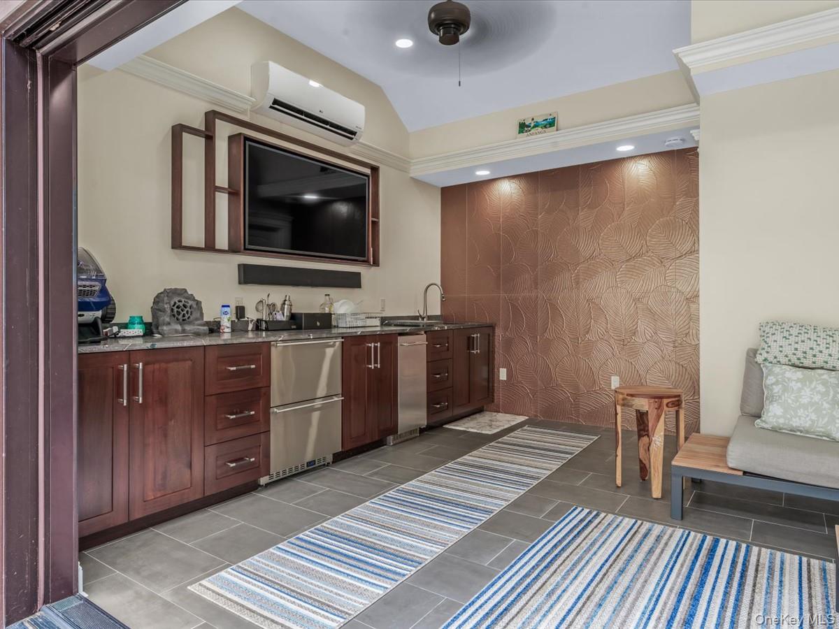 14 Magnolia Drive, Great Neck, NY 11021