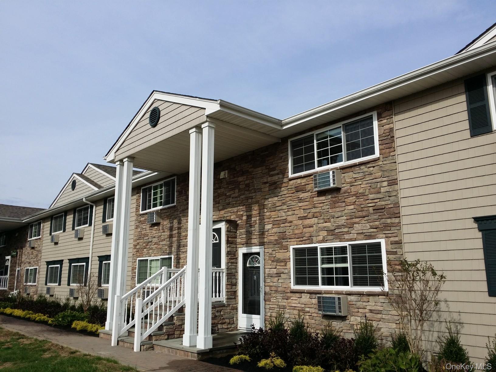 325 Brook Avenue # 325-2B, Bay Shore, NY 11706