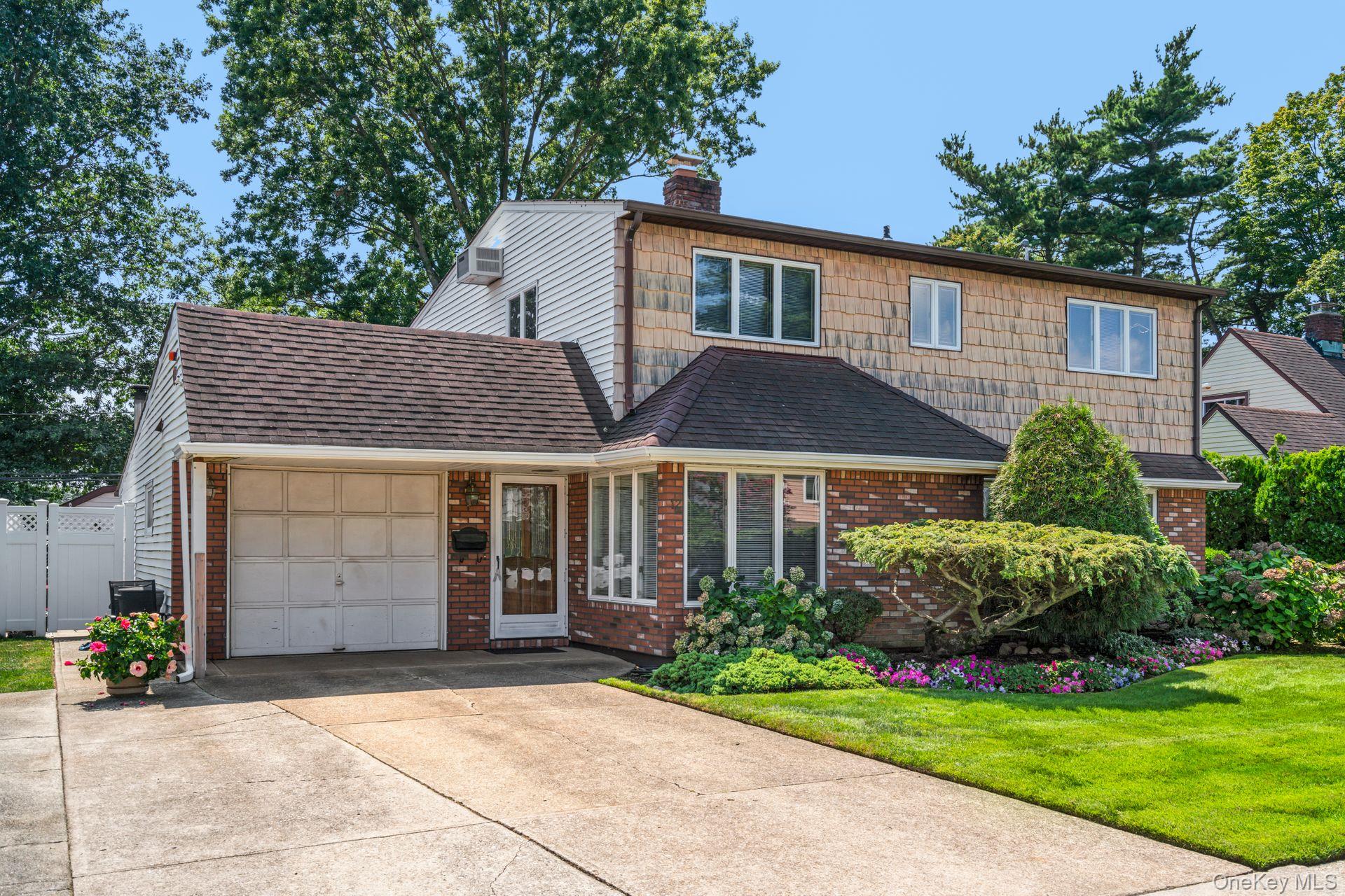 12 Coachman Lane, Levittown, NY 11756