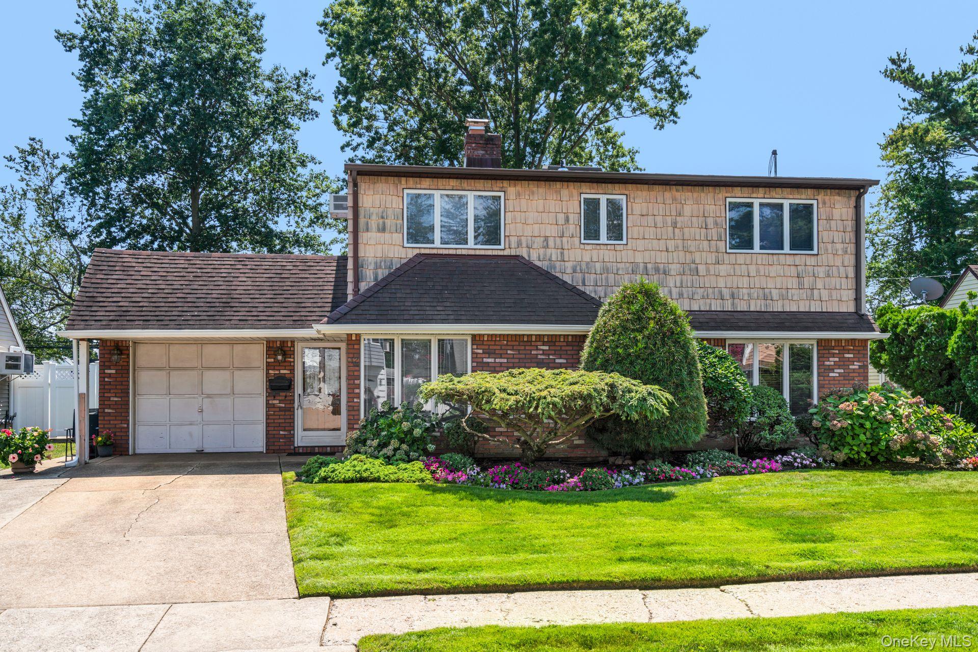 12 Coachman Lane, Levittown, NY 11756