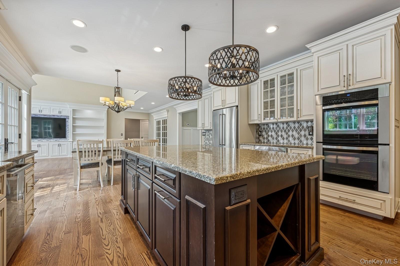 33 Bacon Road, Head Of The Harbor, NY 11780