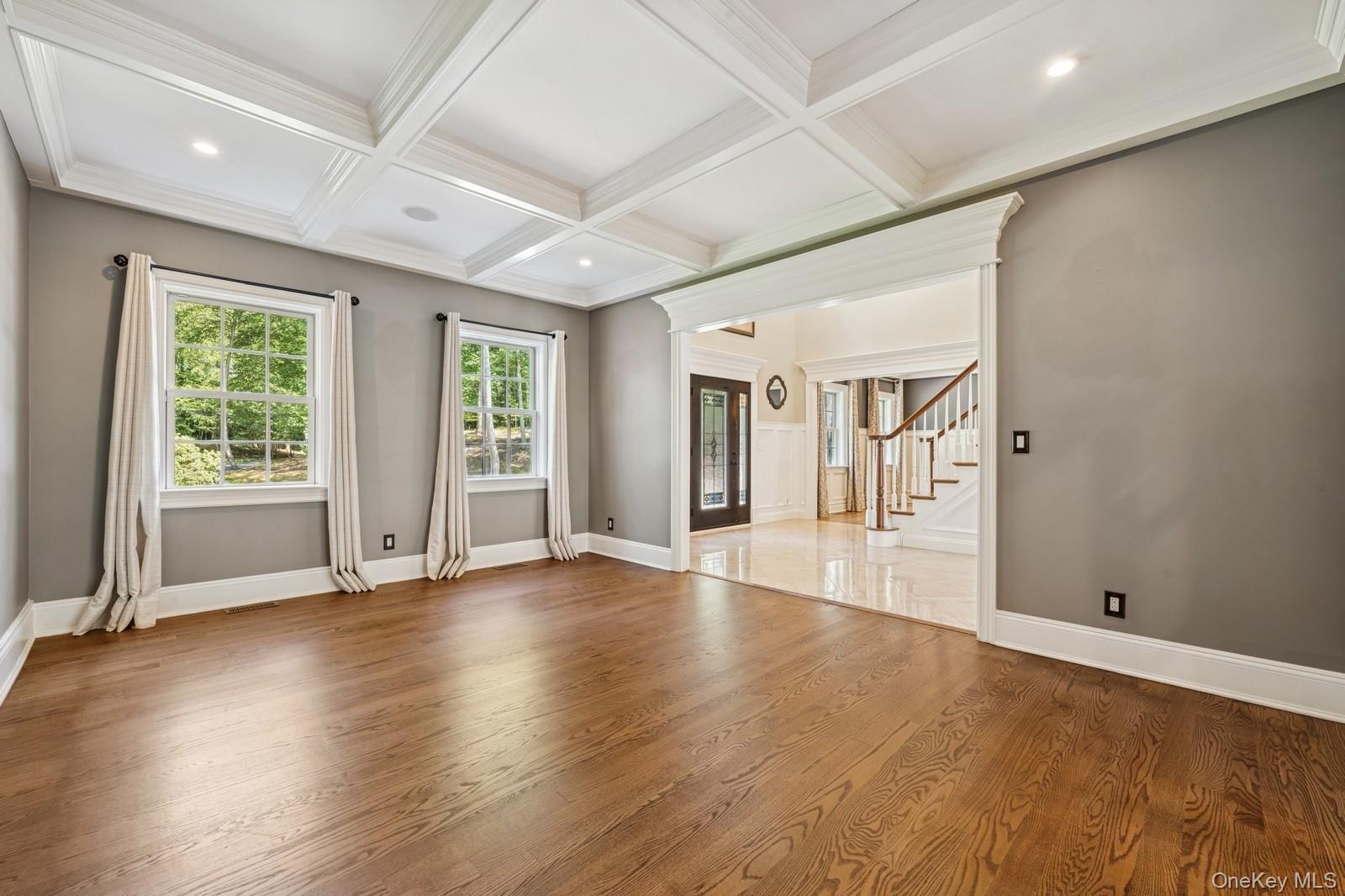 33 Bacon Road, Head Of The Harbor, NY 11780