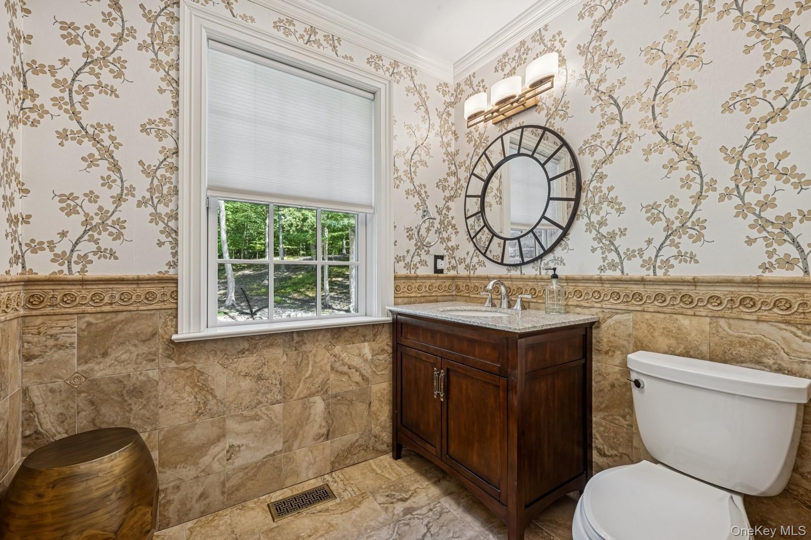 33 Bacon Road, Head Of The Harbor, NY 11780