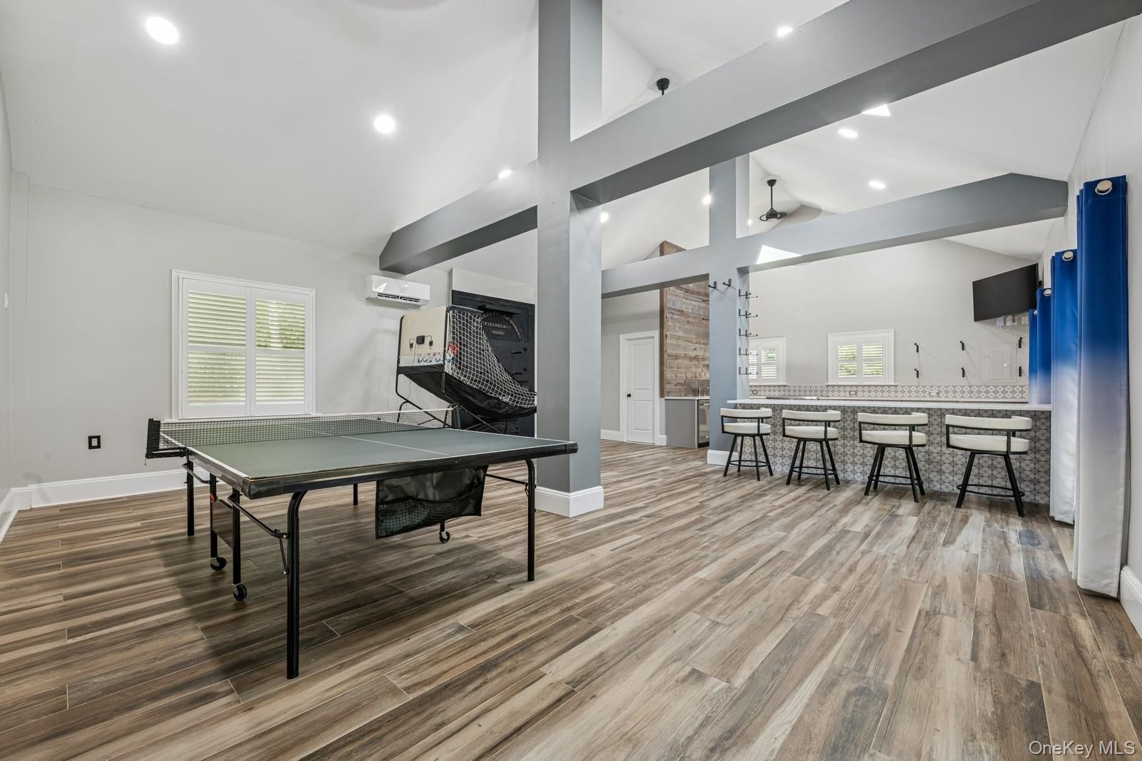 33 Bacon Road, Head Of The Harbor, NY 11780