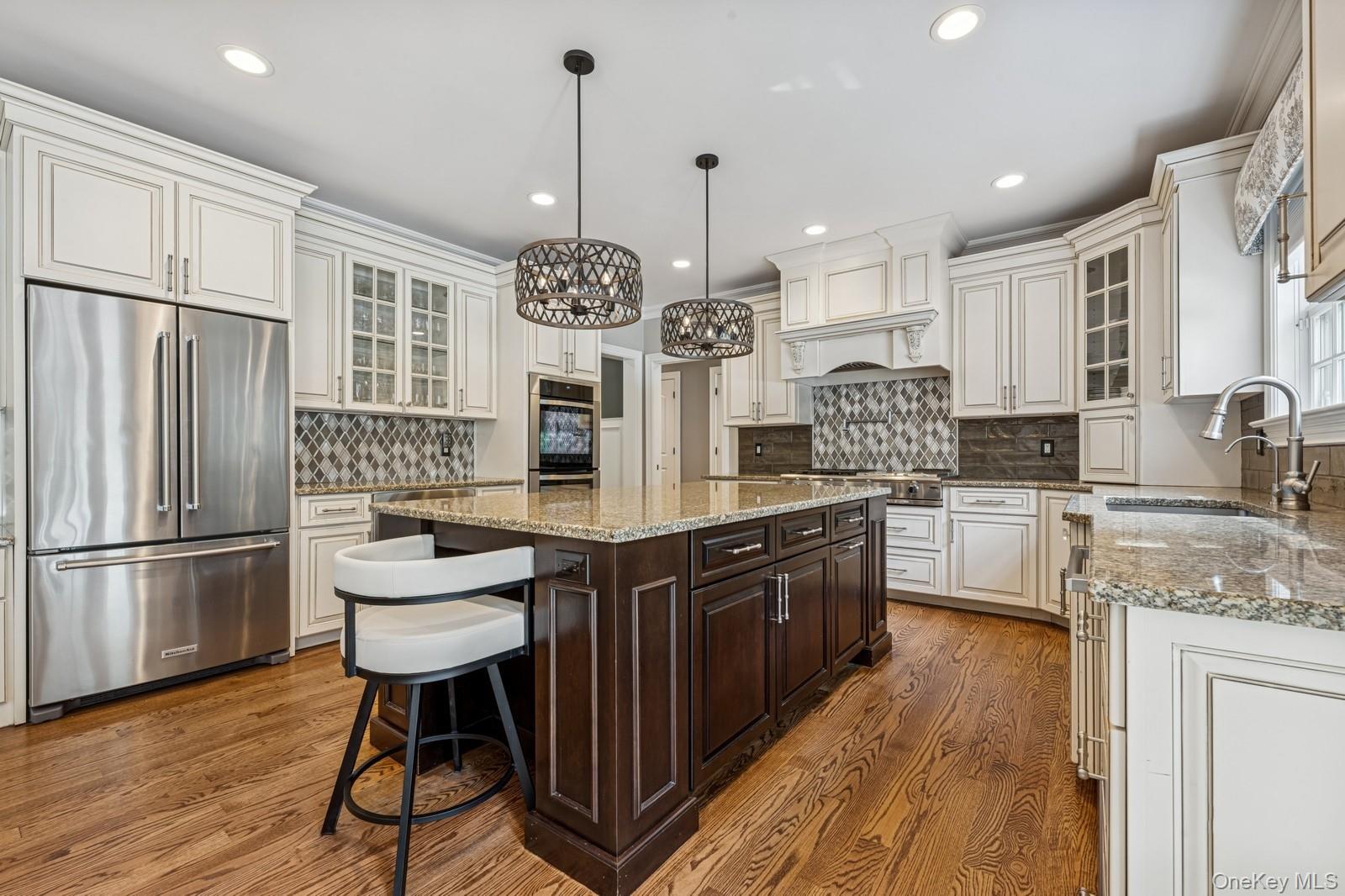 33 Bacon Road, Head Of The Harbor, NY 11780