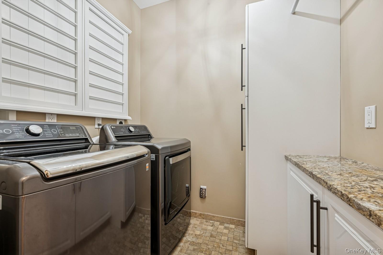 33 Bacon Road, Head Of The Harbor, NY 11780