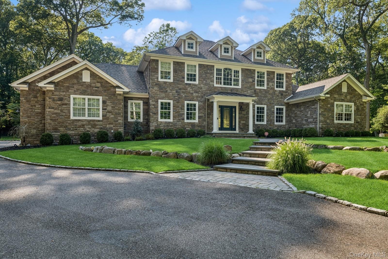 33 Bacon Road, Head Of The Harbor, NY 11780