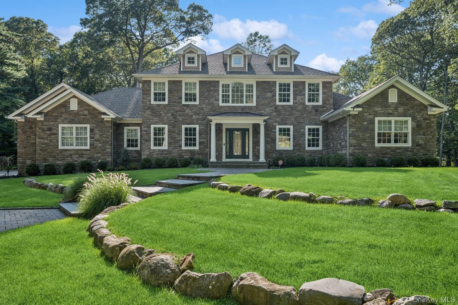 33 Bacon Road, Head Of The Harbor, NY 11780