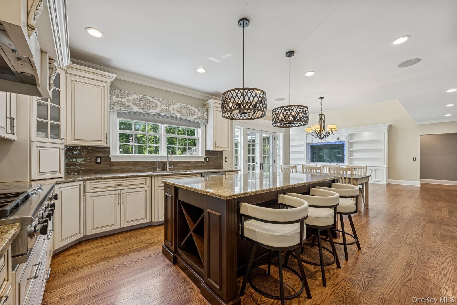 33 Bacon Road, Head Of The Harbor, NY 11780