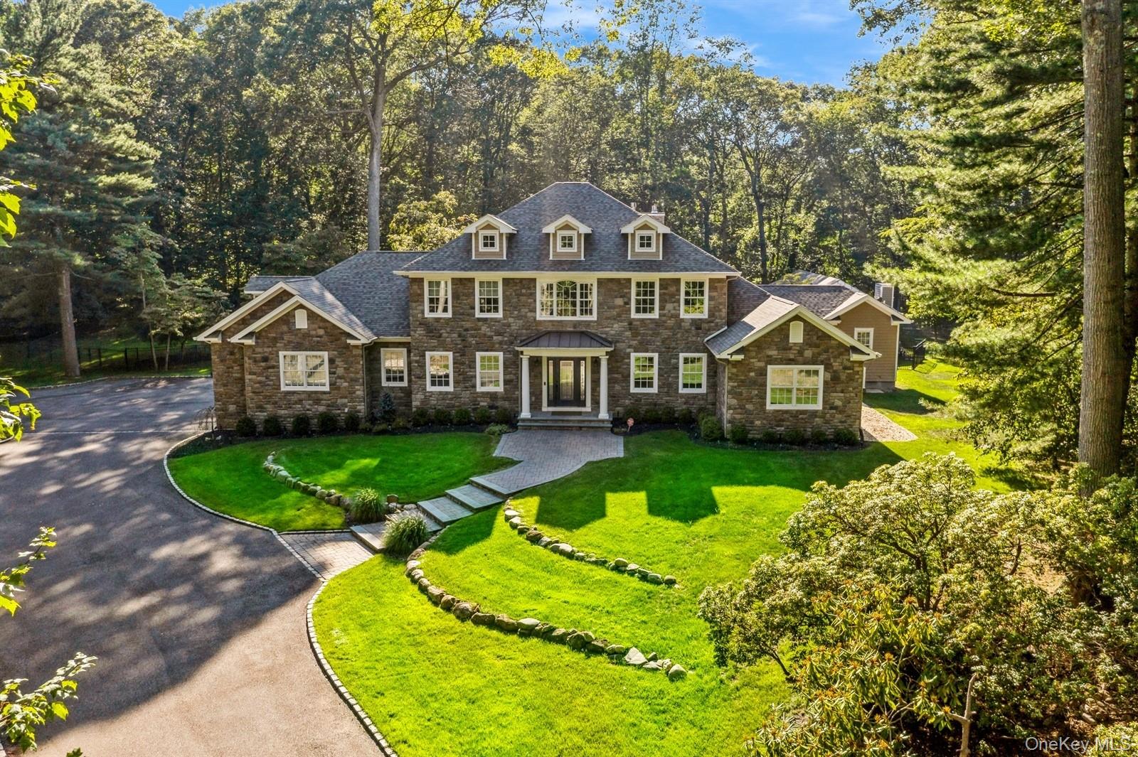 33 Bacon Road, Head Of The Harbor, NY 11780