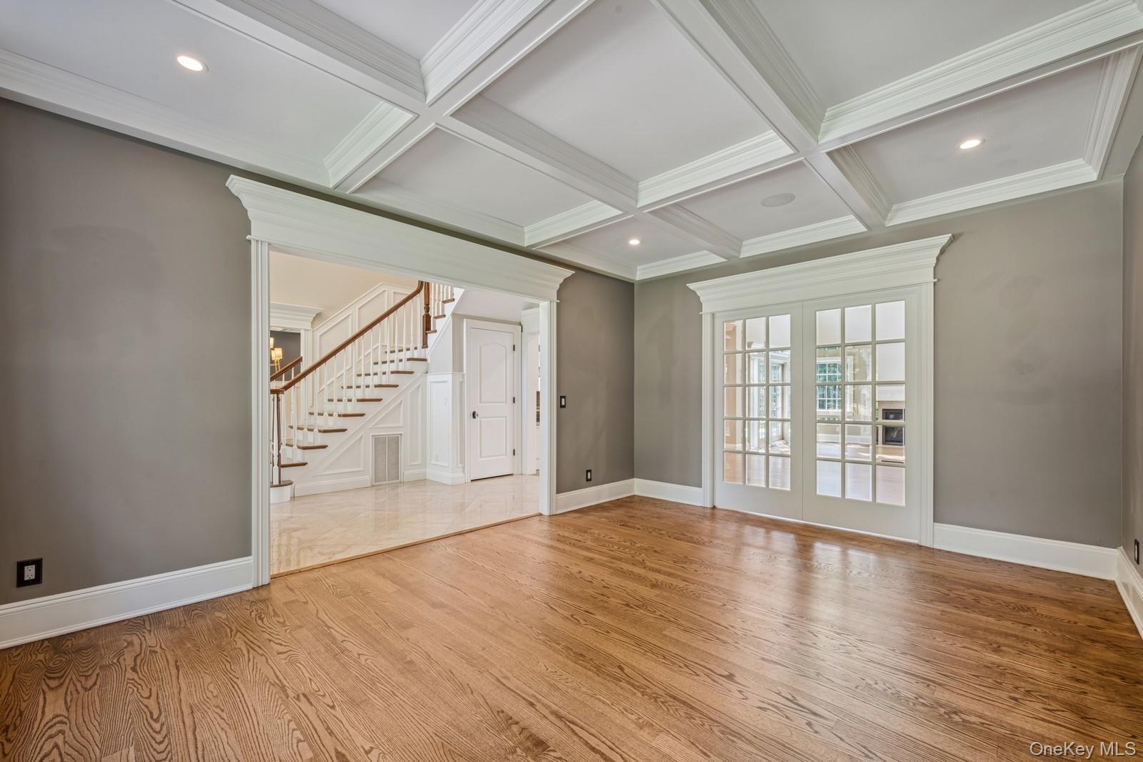 33 Bacon Road, Head Of The Harbor, NY 11780