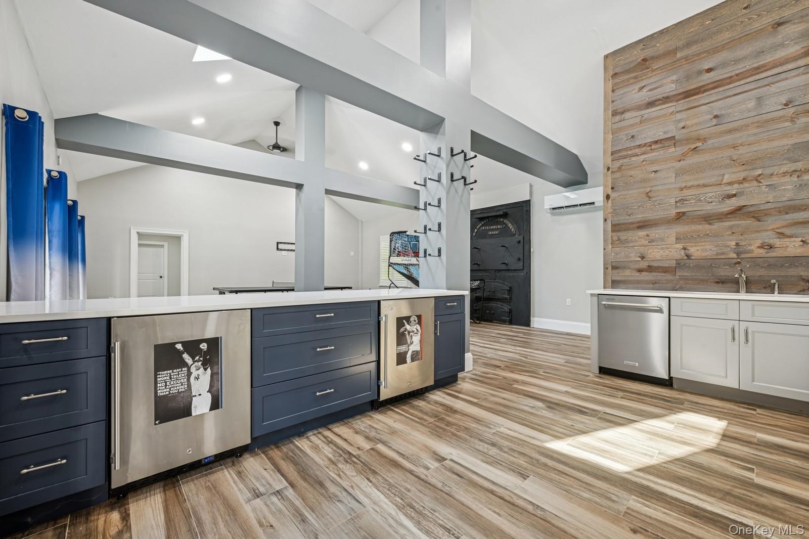 33 Bacon Road, Head Of The Harbor, NY 11780