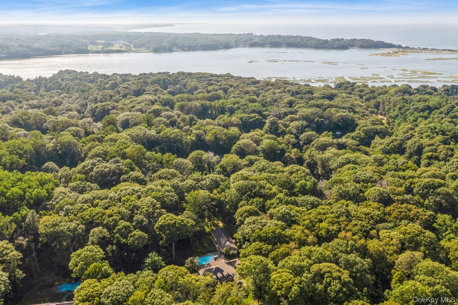 33 Bacon Road, Head Of The Harbor, NY 11780