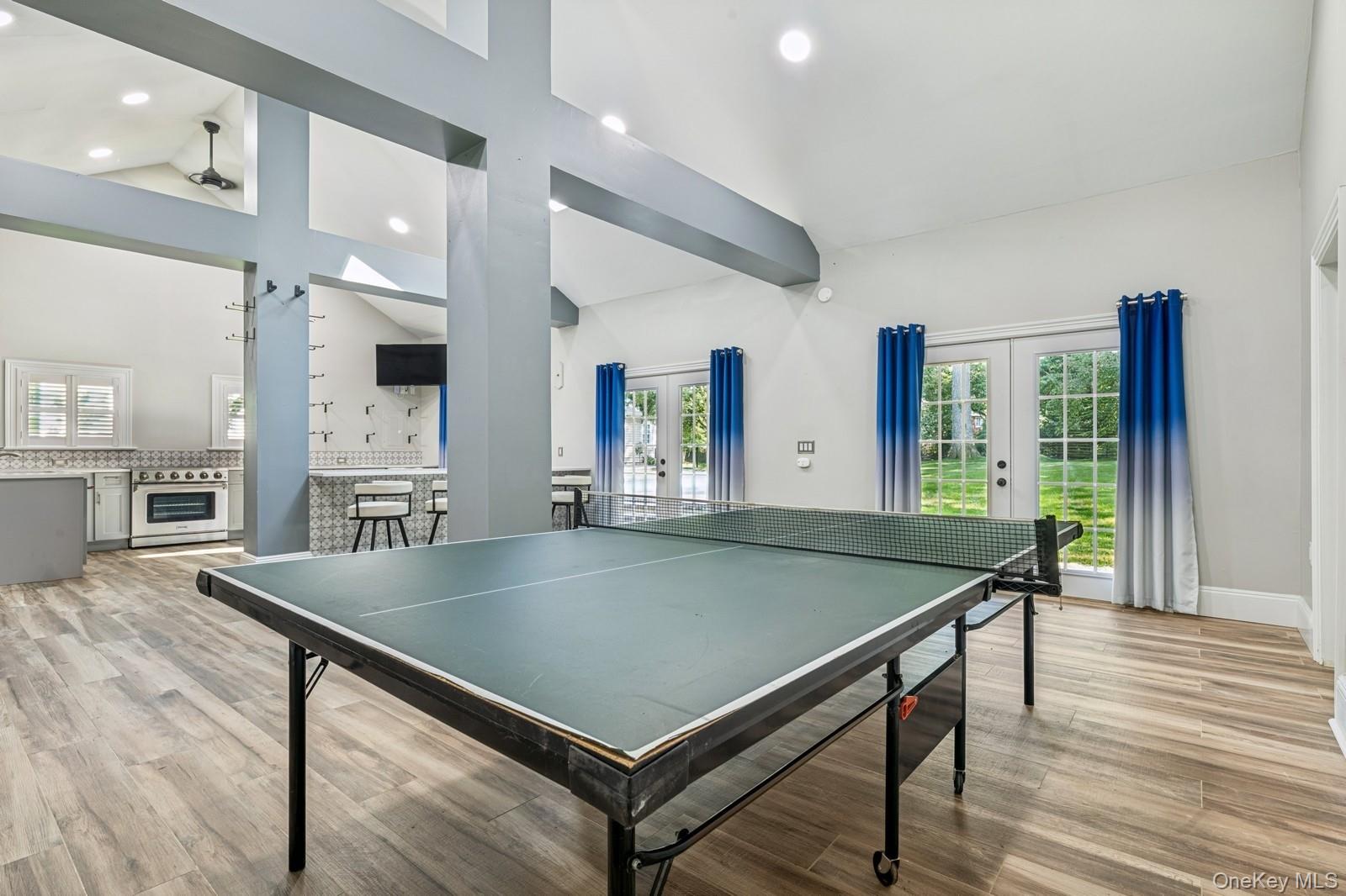 33 Bacon Road, Head Of The Harbor, NY 11780