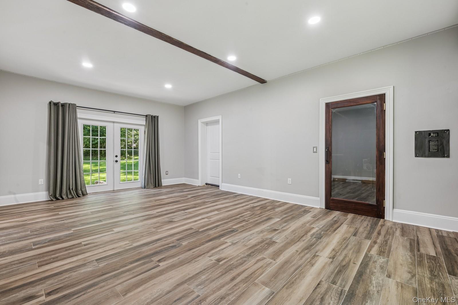 33 Bacon Road, Head Of The Harbor, NY 11780